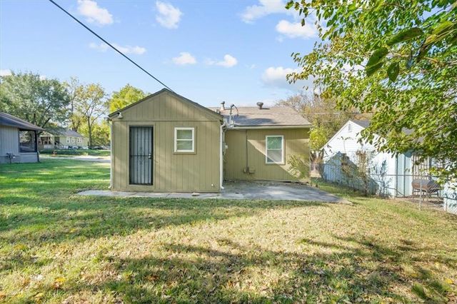 7015 College Avenue, Kansas City, MO 64132