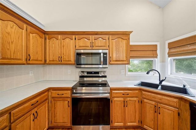 201 Mesa Drive, Smithville, MO 64089