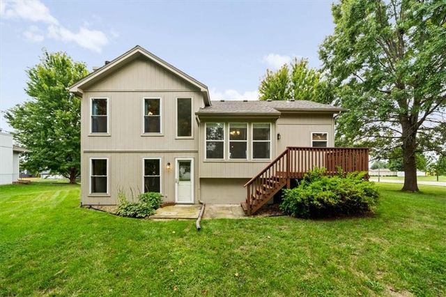 201 Mesa Drive, Smithville, MO 64089