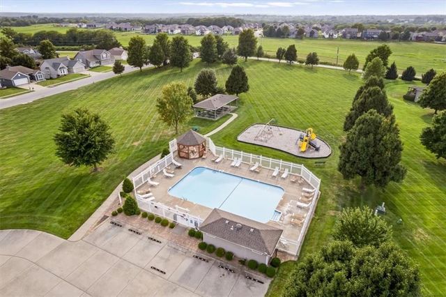 201 Mesa Drive, Smithville, MO 64089