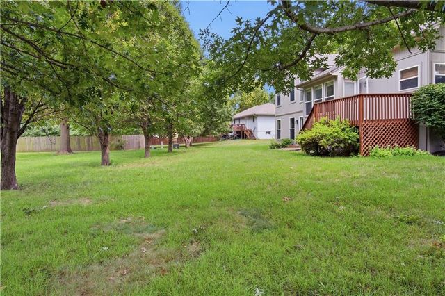 201 Mesa Drive, Smithville, MO 64089
