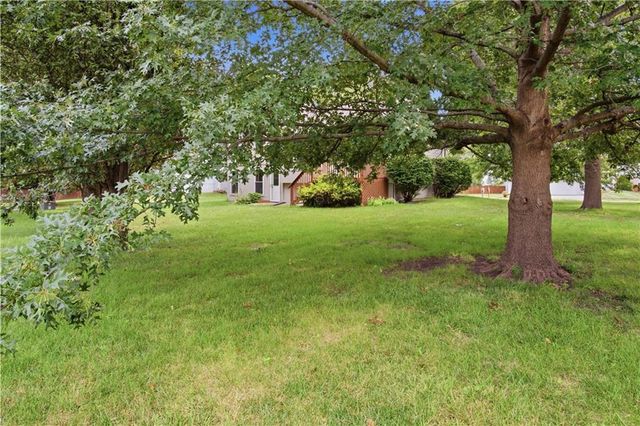 201 Mesa Drive, Smithville, MO 64089