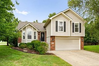 201 Mesa Drive, Smithville, MO 64089