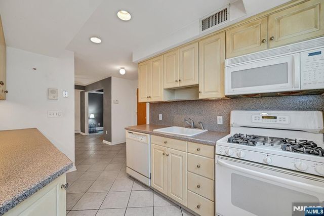 1 Buena Vista Avenue, Hawthorne, NJ 07506