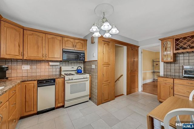 1 Buena Vista Avenue, Hawthorne, NJ 07506