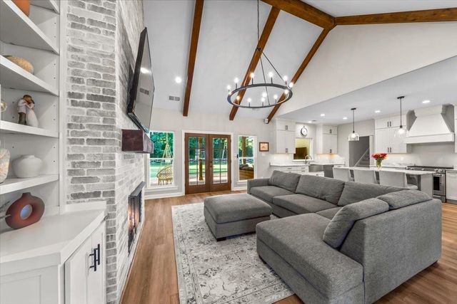 255 LONE OAK DR, Eads, TN 38028