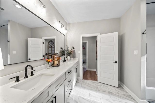 255 LONE OAK DR, Eads, TN 38028