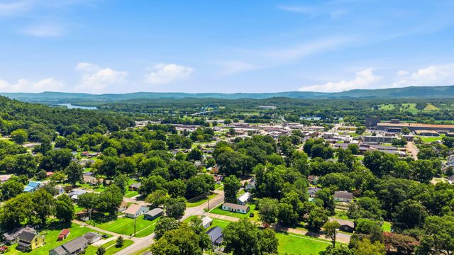305 Pine Avenue, South Pittsburg, TN 37380