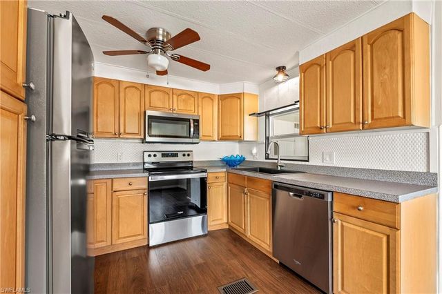 40 Le Mans DR, Naples, FL 34112