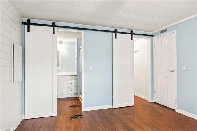 40 Le Mans DR, Naples, FL 34112