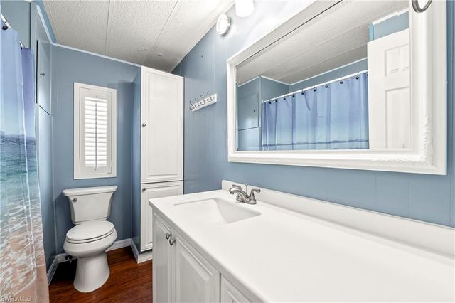 40 Le Mans DR, Naples, FL 34112