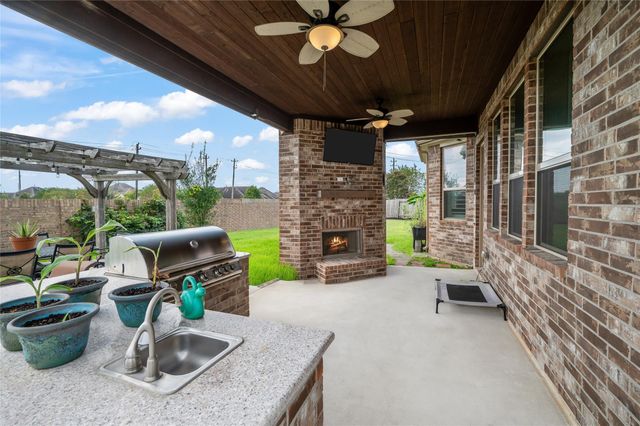 2803 Parkside Village Court, Pearland, TX 77581