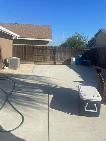 486 E San Pedro St, Merced, CA 95341