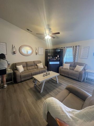 486 E San Pedro St, Merced, CA 95341