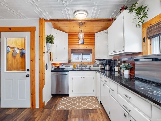 6001 E Island Avenue, Syracuse, IN 46567