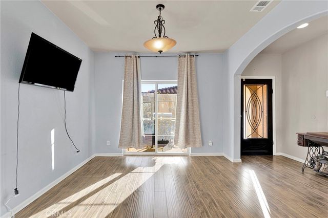 14193 Jicarilla Road 302, Apple Valley, CA 92307