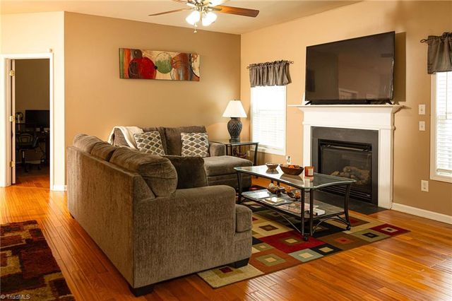 1336 Pondhaven Drive, High Point, NC 27265