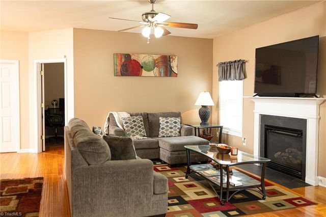 1336 Pondhaven Drive, High Point, NC 27265