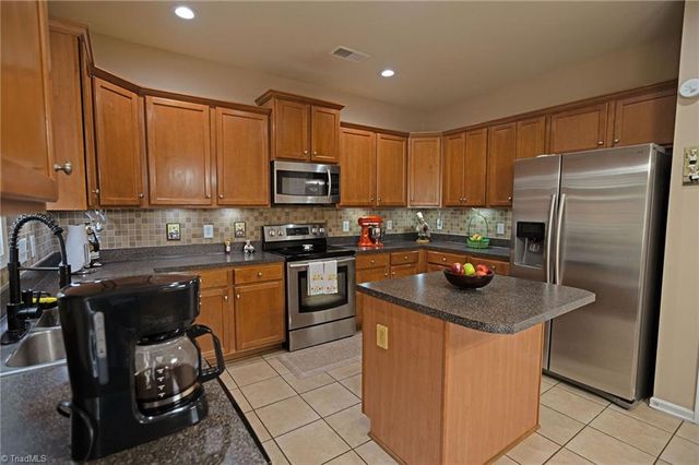 1336 Pondhaven Drive, High Point, NC 27265