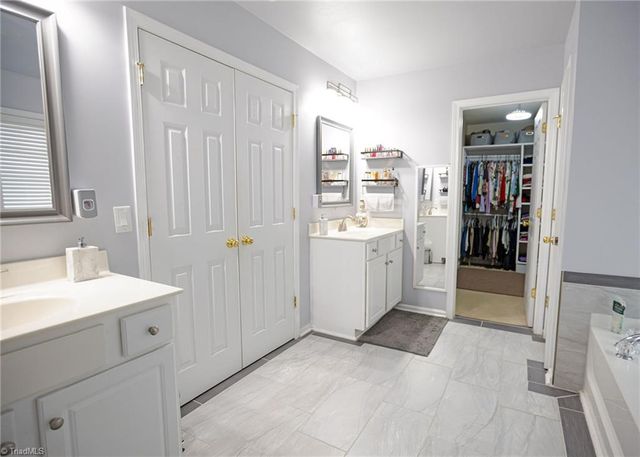 1336 Pondhaven Drive, High Point, NC 27265