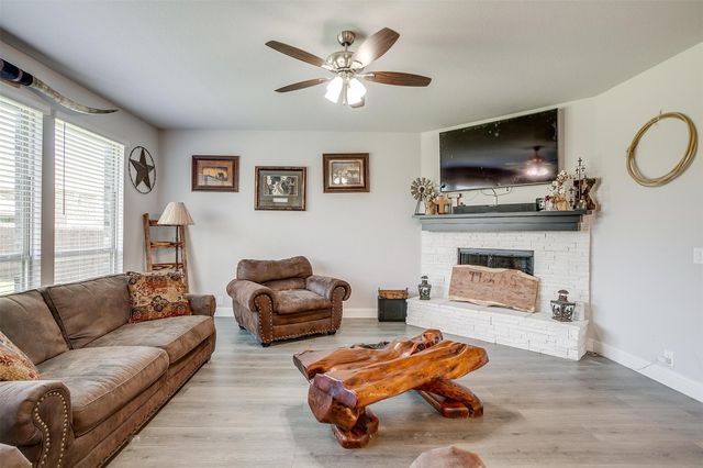 433 Joseph Lane, Crowley, TX 76036