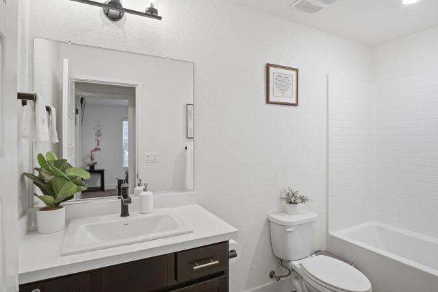 1666 Oak St, Los Banos, CA 93635