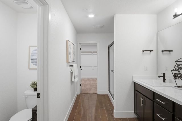 1666 Oak St, Los Banos, CA 93635