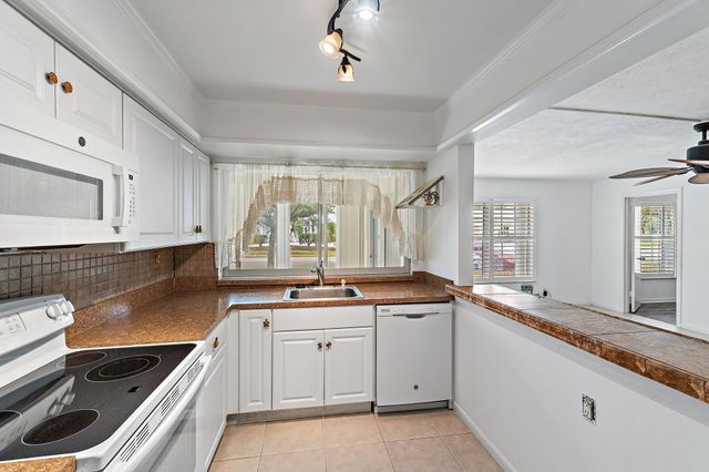 5570 Tamberlane Circle 131, Palm Beach Gardens, FL 33418