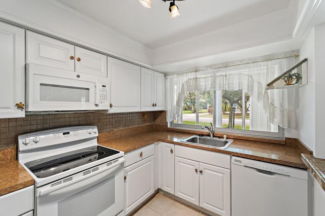 5570 Tamberlane Circle 131, Palm Beach Gardens, FL 33418