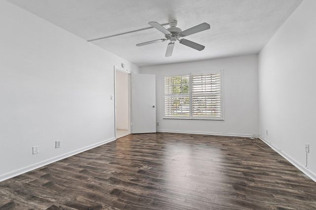 5570 Tamberlane Circle 131, Palm Beach Gardens, FL 33418