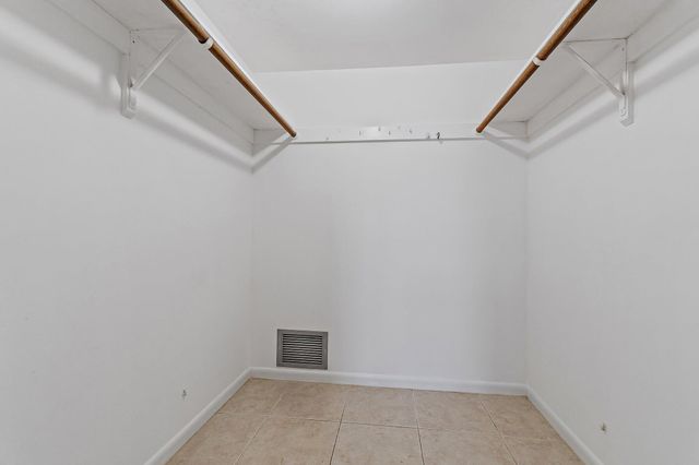 5570 Tamberlane Circle 131, Palm Beach Gardens, FL 33418