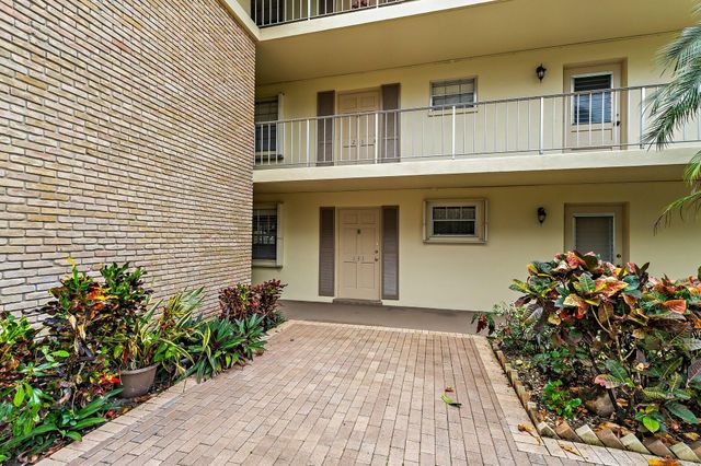 5570 Tamberlane Circle 131, Palm Beach Gardens, FL 33418