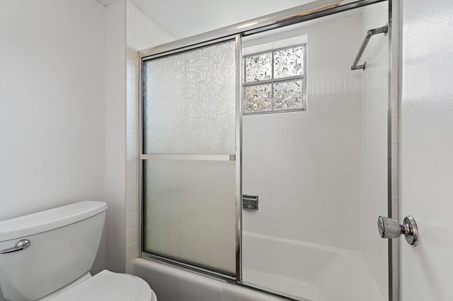 5570 Tamberlane Circle 131, Palm Beach Gardens, FL 33418