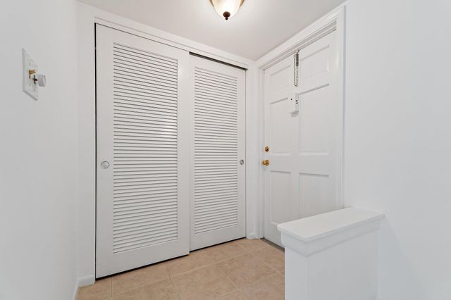 5570 Tamberlane Circle 131, Palm Beach Gardens, FL 33418