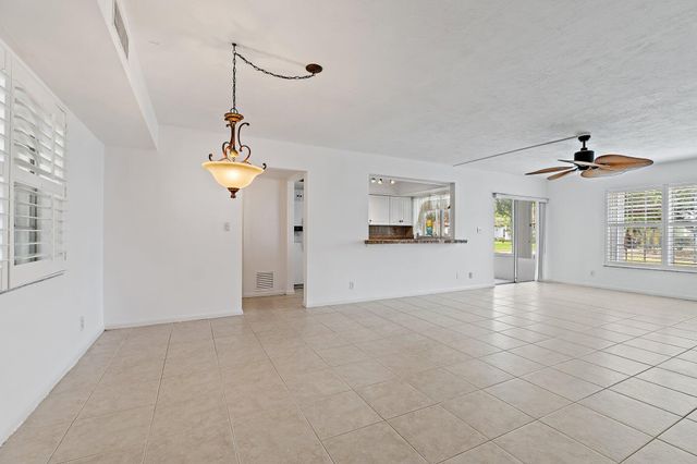 5570 Tamberlane Circle 131, Palm Beach Gardens, FL 33418