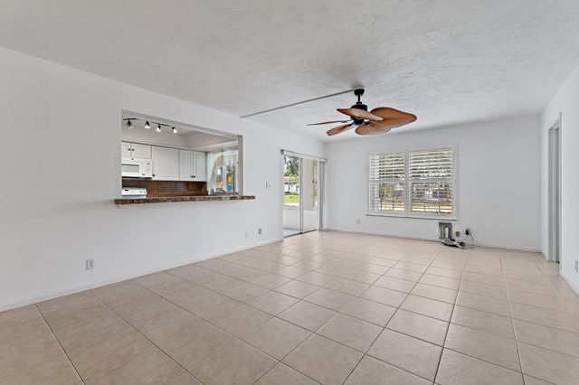 5570 Tamberlane Circle 131, Palm Beach Gardens, FL 33418