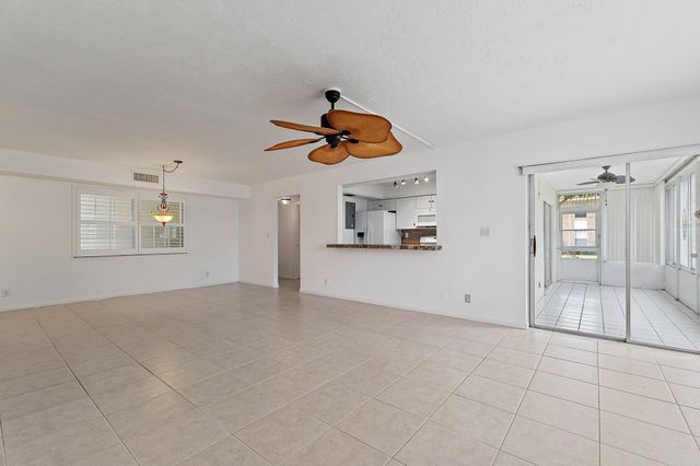 5570 Tamberlane Circle 131, Palm Beach Gardens, FL 33418
