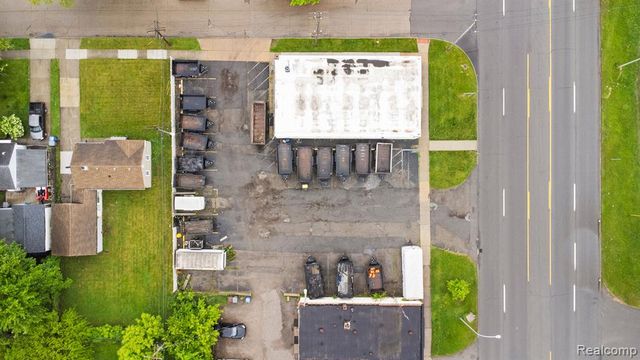 710 Middlebelt Road, Inkster, MI 48141