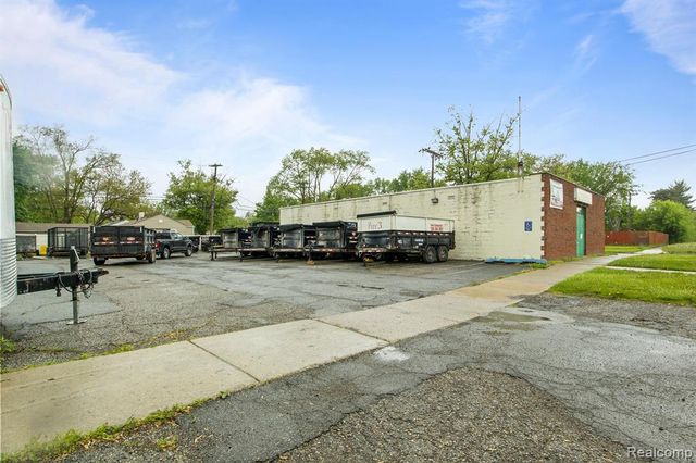 710 Middlebelt Road, Inkster, MI 48141