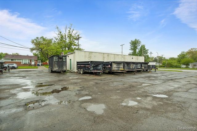 710 Middlebelt Road, Inkster, MI 48141