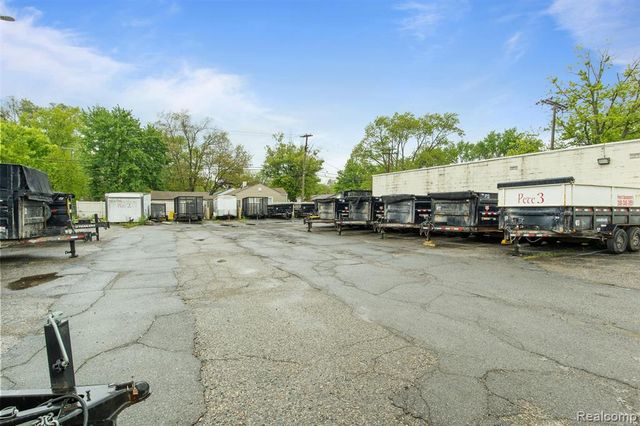 710 Middlebelt Road, Inkster, MI 48141