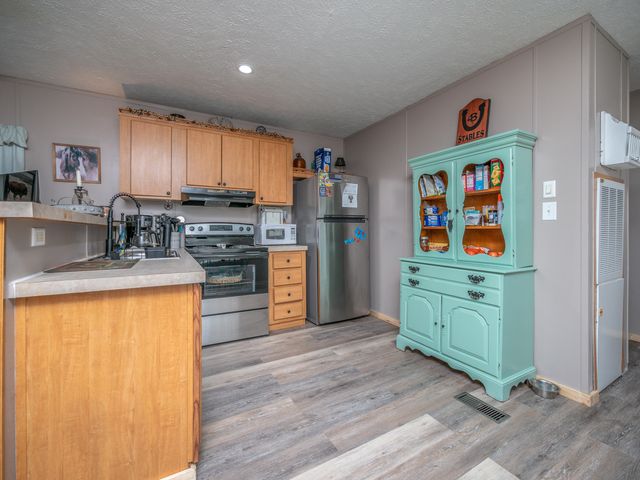 2029 Kentucky 1693, Wellington, KY 40387