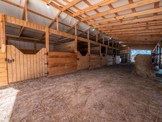 2029 Kentucky 1693, Wellington, KY 40387