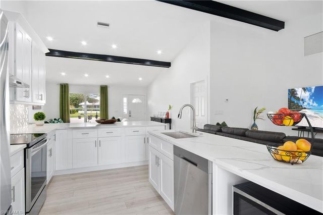 1719 Camelia LN, Naples, FL 34105