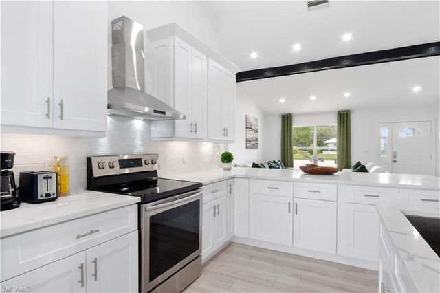 1719 Camelia LN, Naples, FL 34105