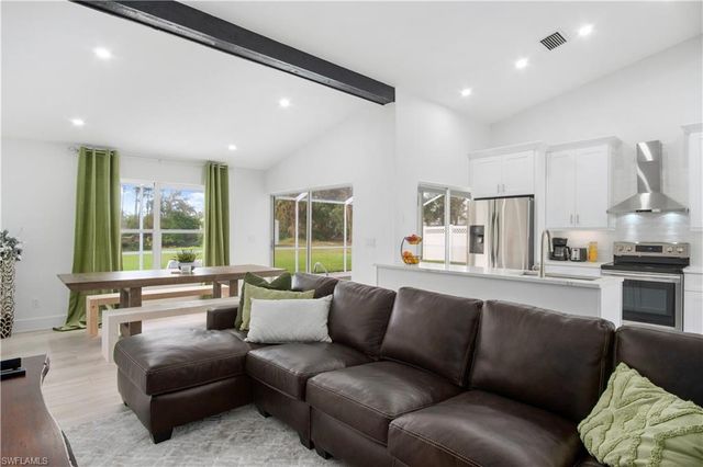 1719 Camelia LN, Naples, FL 34105