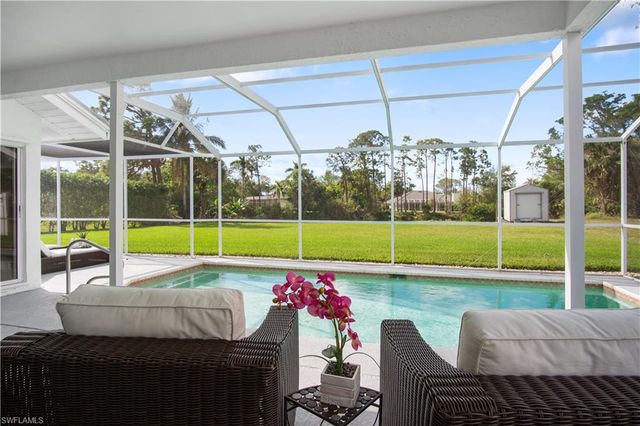 1719 Camelia LN, Naples, FL 34105