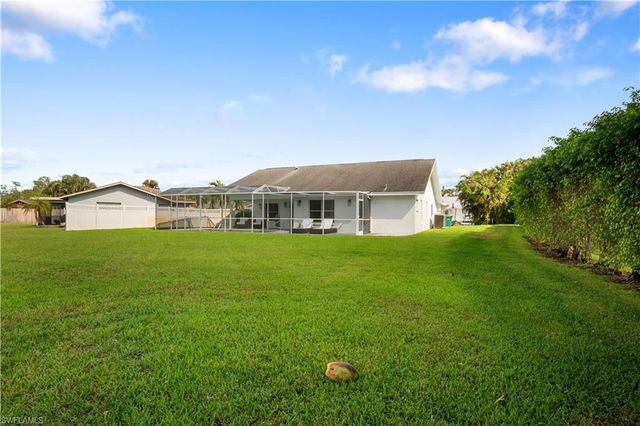 1719 Camelia LN, Naples, FL 34105