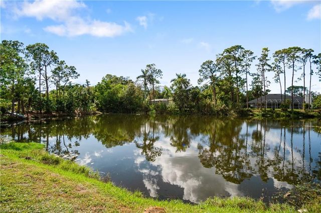 1719 Camelia LN, Naples, FL 34105