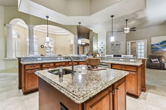 12709 MANNHURST OAK LANE, Lithia, FL 33547